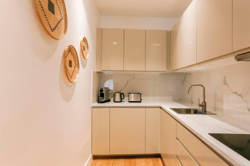Modern 2 Bedrooms Near Louvre Paris Bagian luar foto